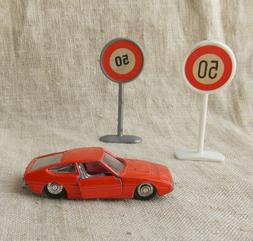 ANCIENNE VOITURE NOREV MATRA SIMCA BAGHEERA ET 2 PANNEAUX JO