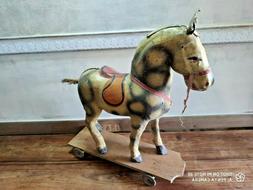 Jouet ancien cheval &agrave; tirer en papier m&acirc;ch&eacute; planche &agrave; ro