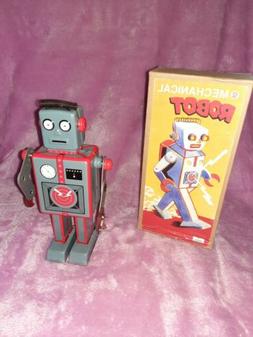 JOUET VINTAGE MECANIQUE. MECHANICAL ROBIT  Q.S.N.