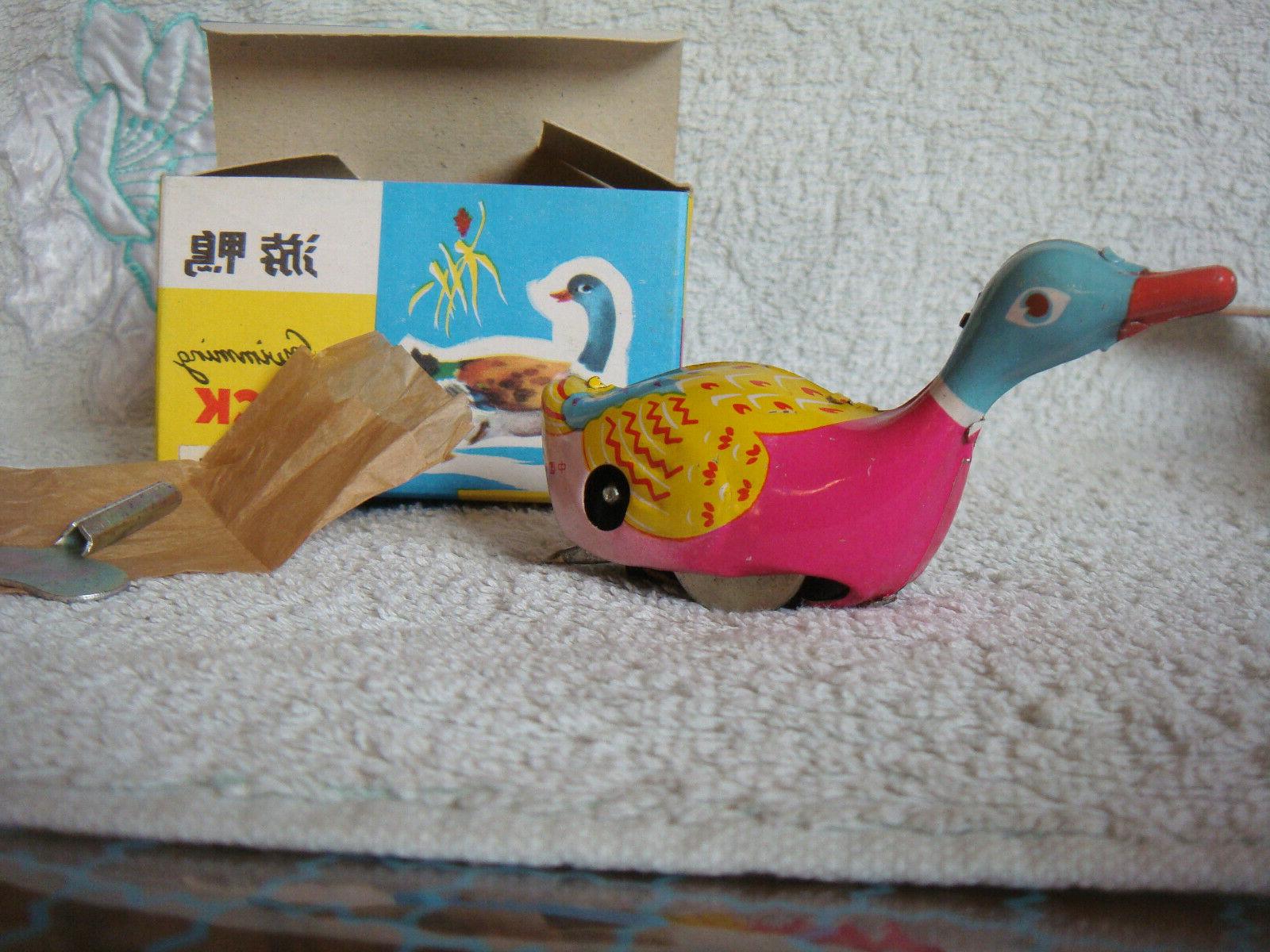 2 jouets en tole canard et moineau