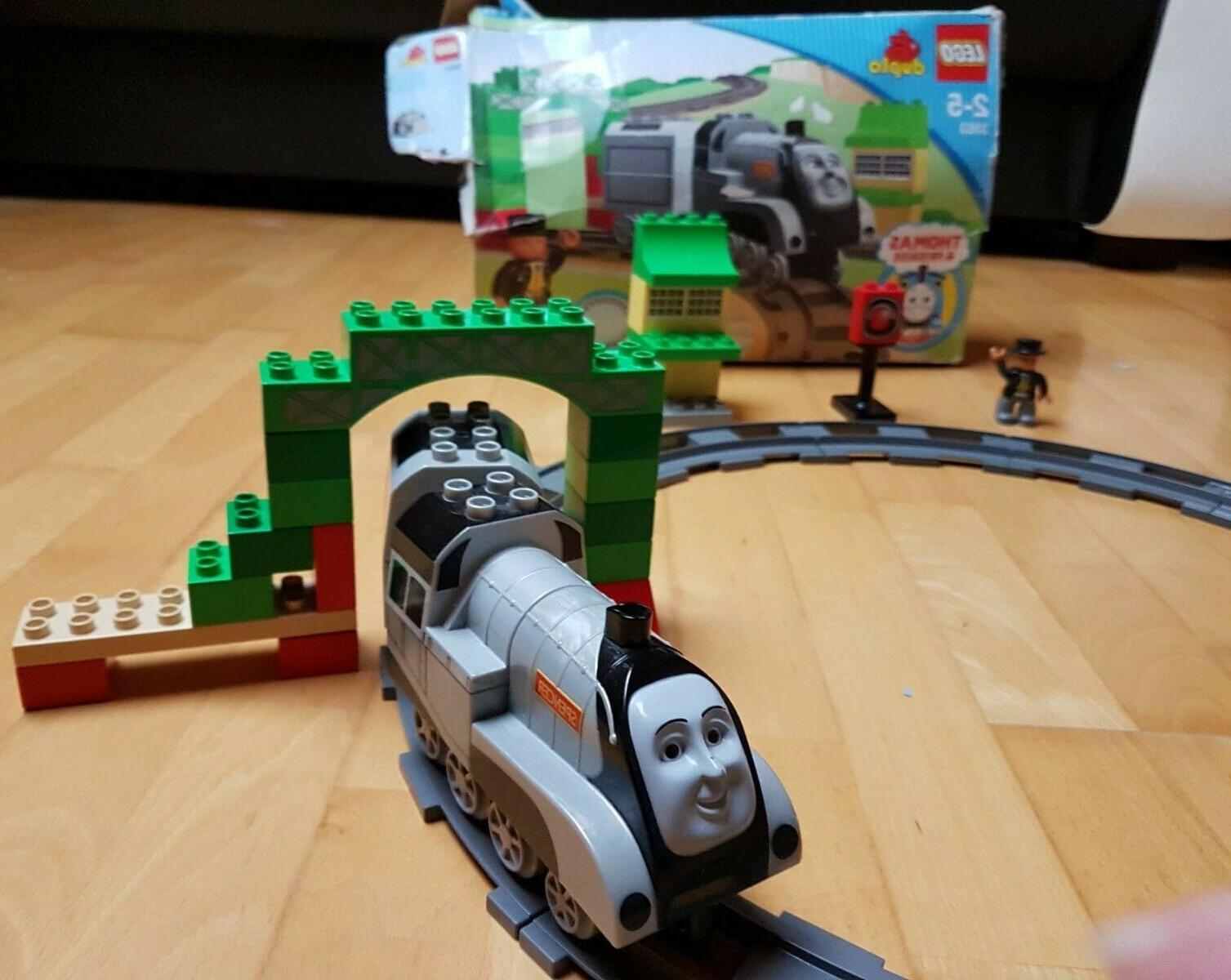 circuit avec train thomas complet duplo 3353