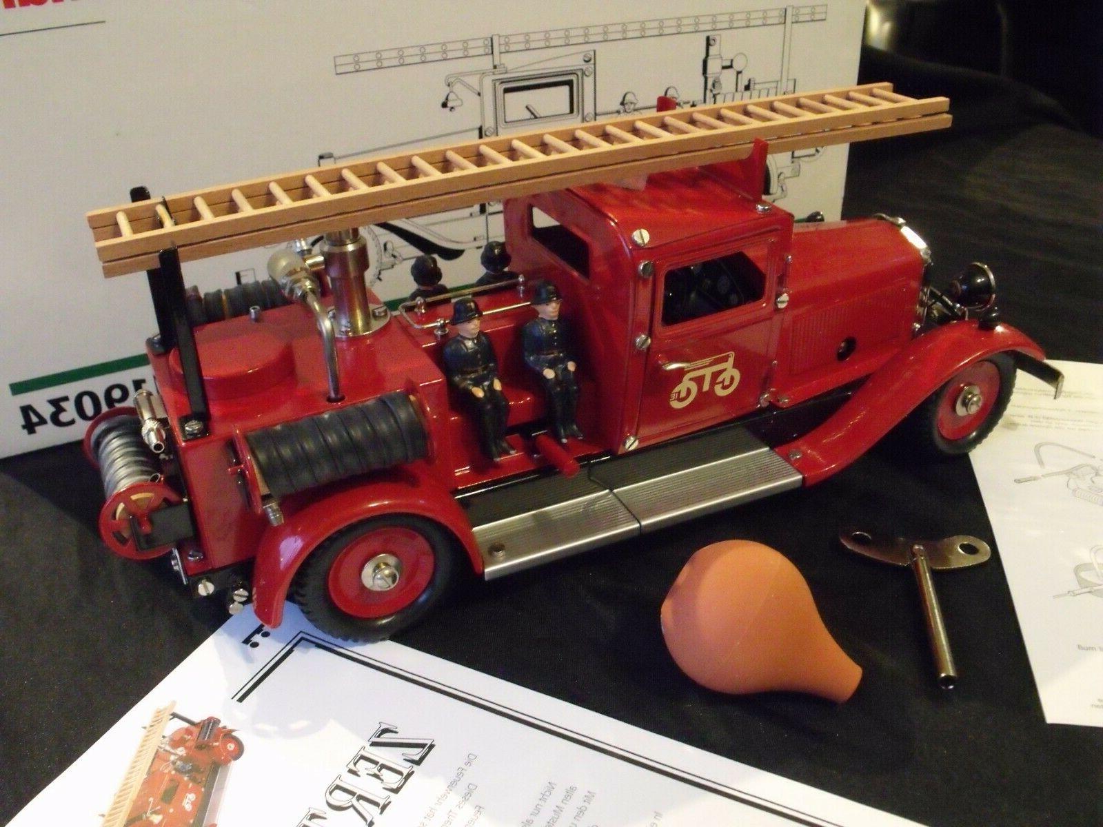 jouet marklin tole camion mecanique clockwork figurines