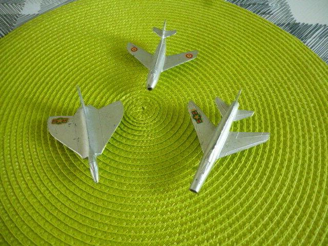 jouets anciens lot de trois avions militaires