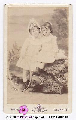 PETITES FILLES EN POSE AVEC JOUET CERCEAU, TOY, CDV BUIZARD 