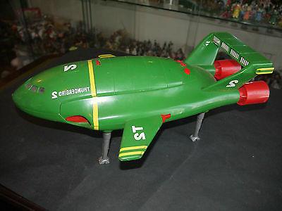 serie tv cinema jouet cosmos 1999 vaisseau
