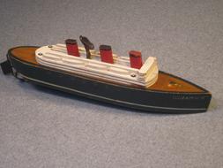 Paquebot Normandie, jouet en bois m&eacute;canique, bateau de bass