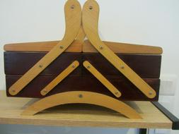 TRAVAILLEUSE EN BOIS POUR ENFANT JOUET ANCIEN