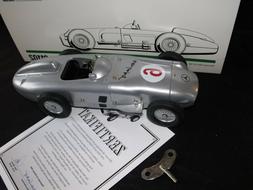 Voiture de collection jouet en t&ocirc;le 1/16 M&auml;rklin Mercedes-